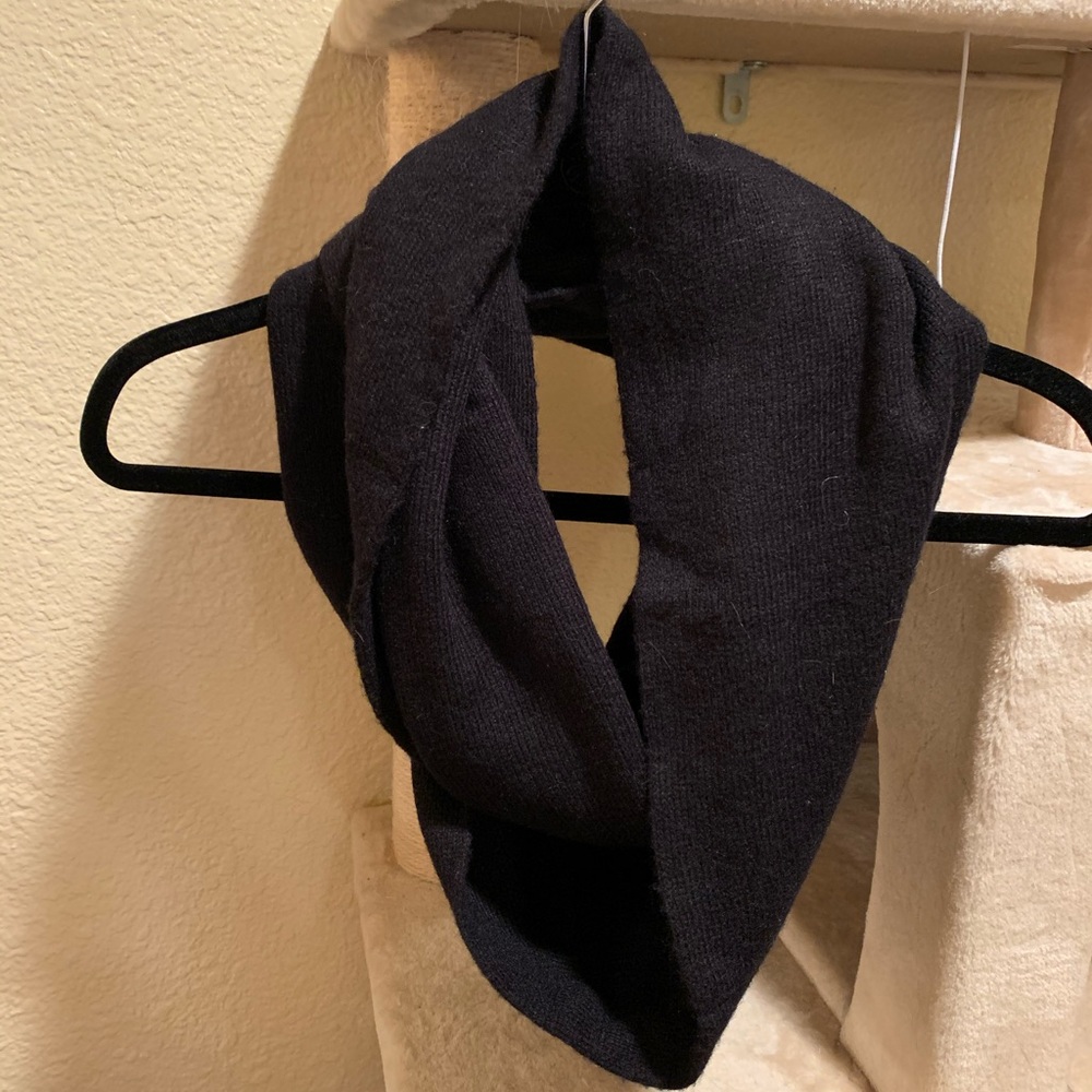 Black long loop scarf